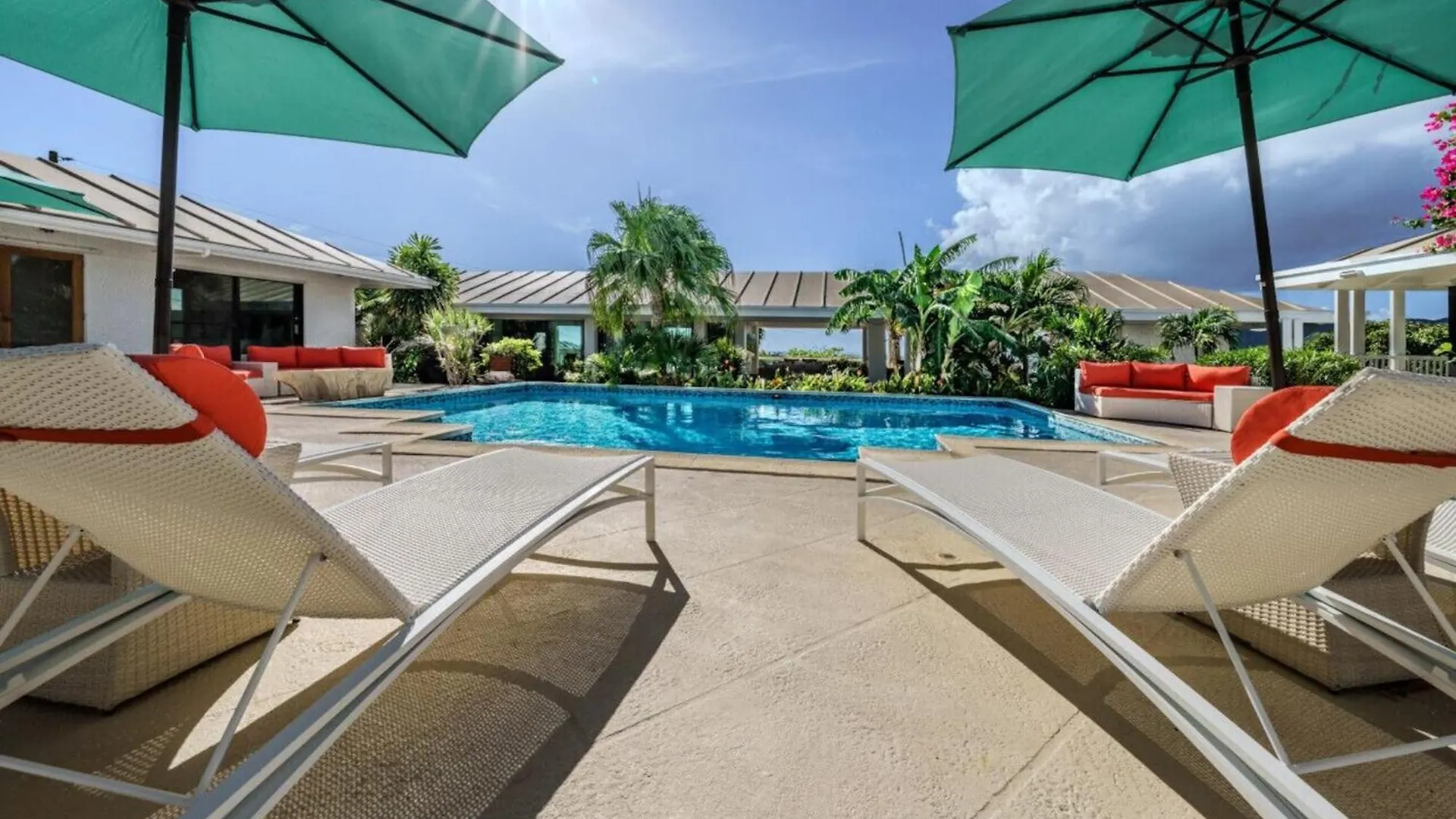 Royal Villa With A Huge Swimming Pool Cowell Battery Holiday home