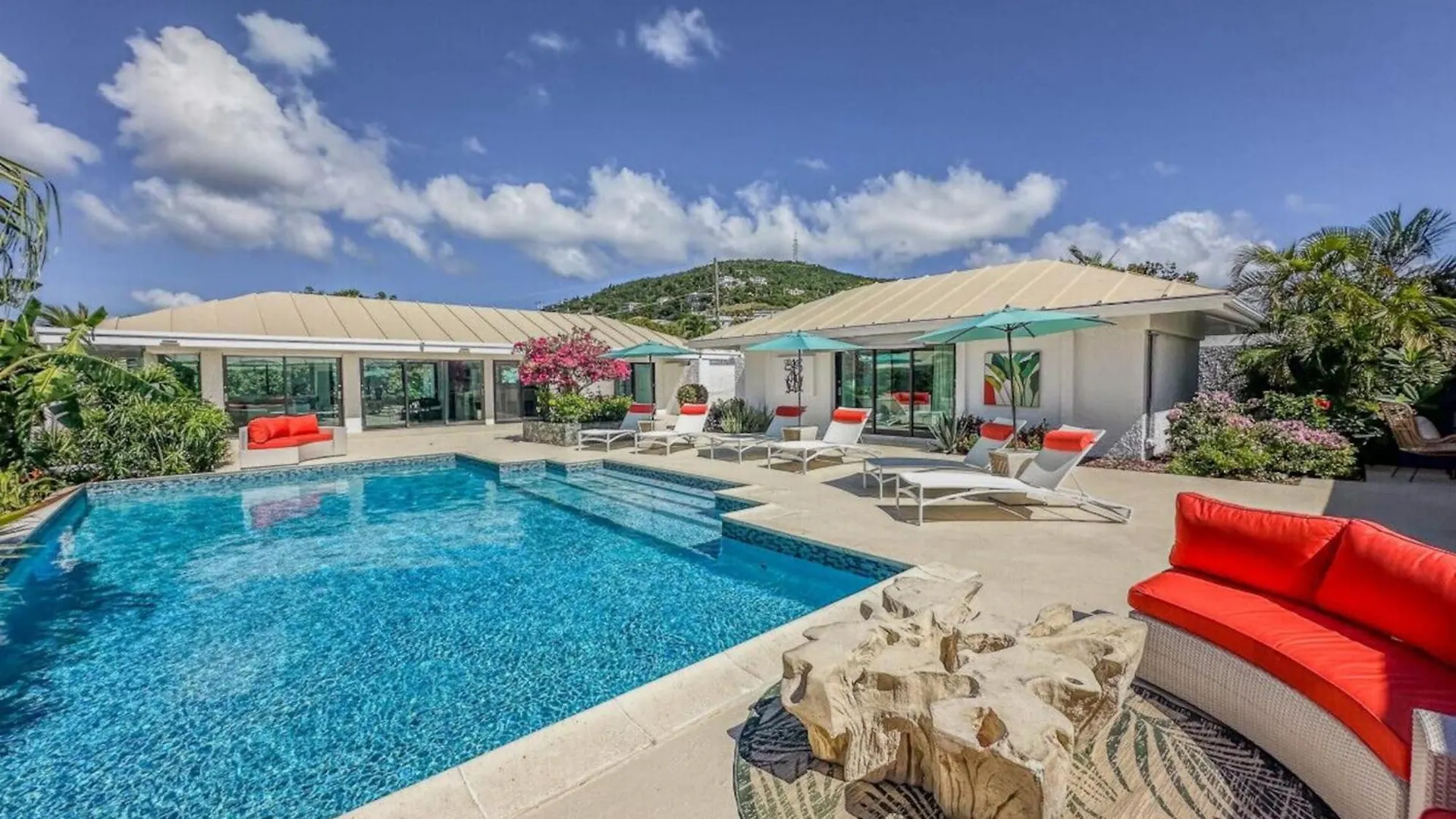 Royal Villa With A Huge Swimming Pool Cowell Battery Holiday home