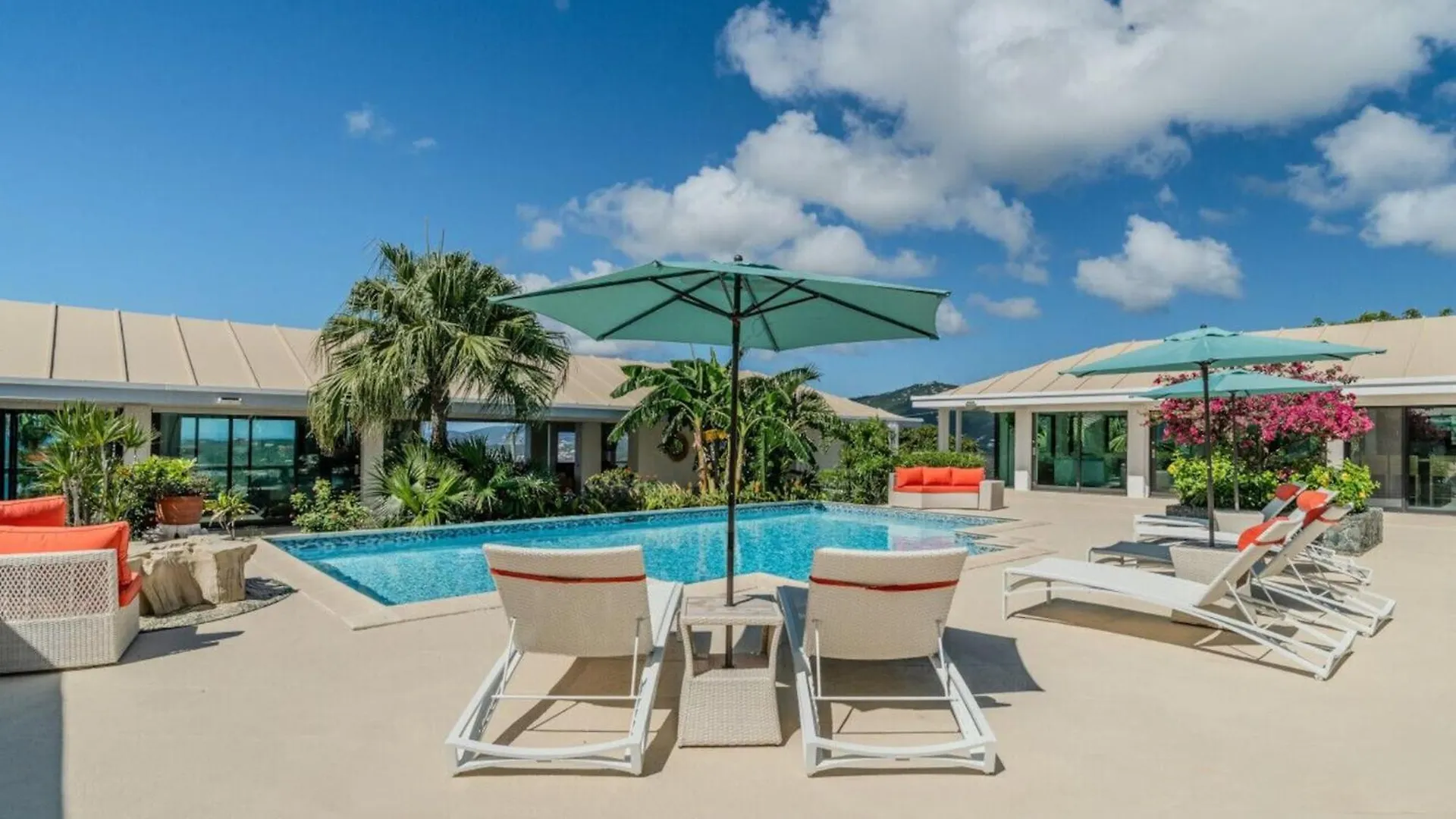 Royal Villa With A Huge Swimming Pool Cowell Battery