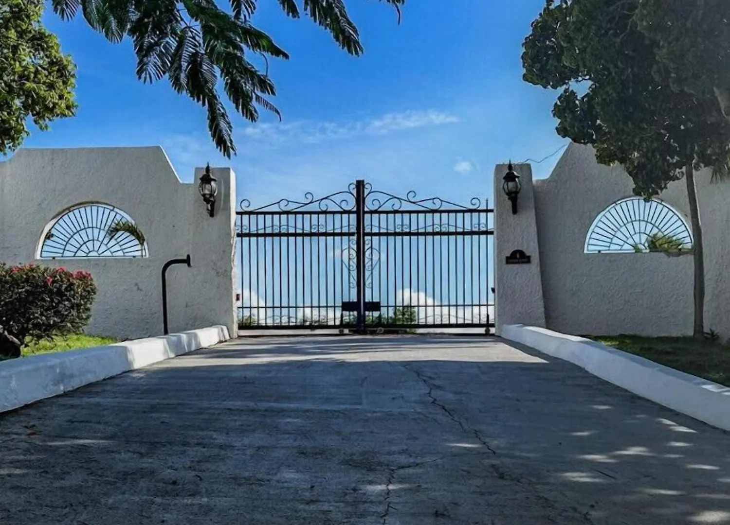 Holiday home Royal Villa With A Huge Swimming Pool Cowell Battery