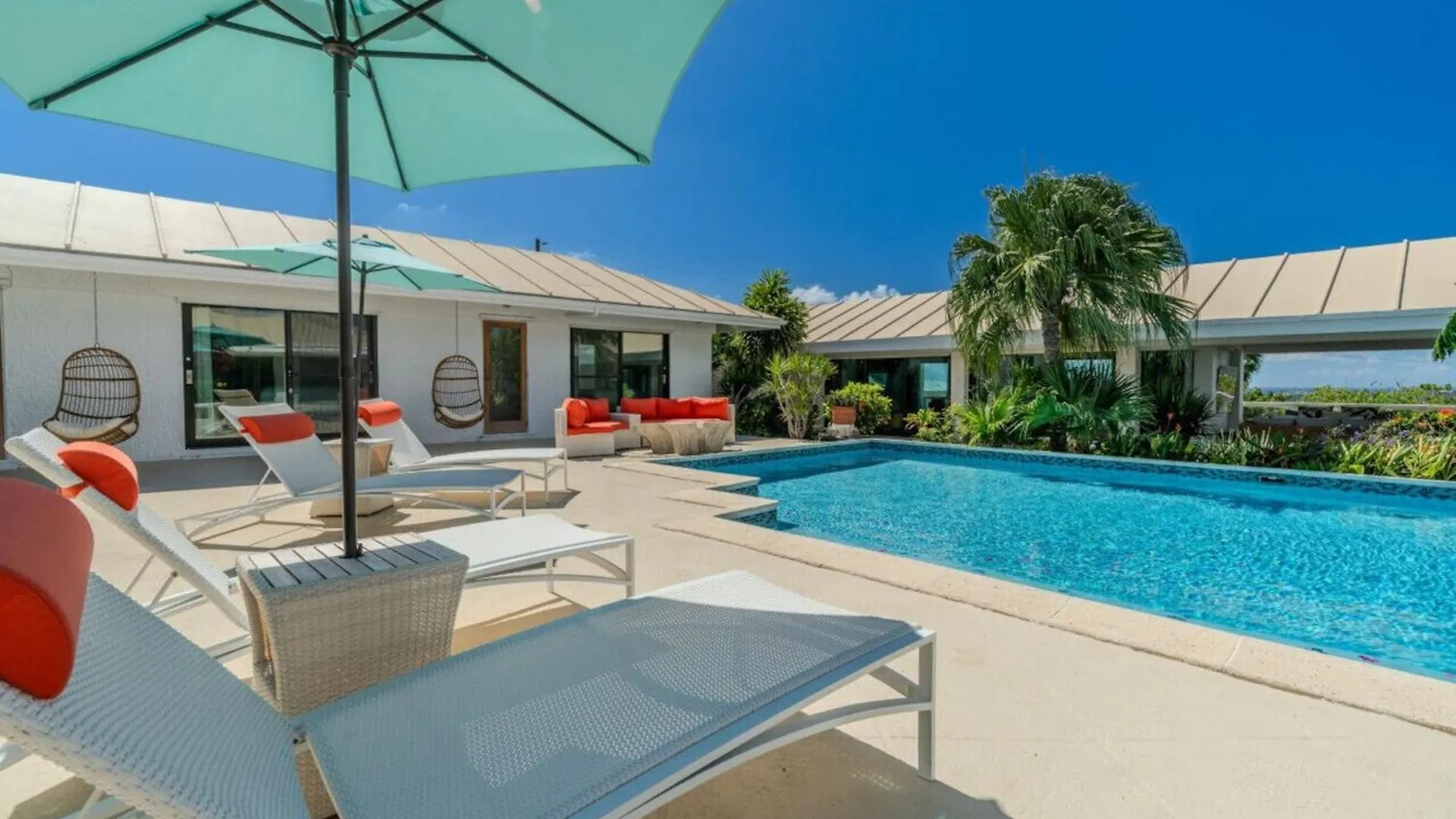 Royal Villa With A Huge Swimming Pool Cowell Battery Holiday home