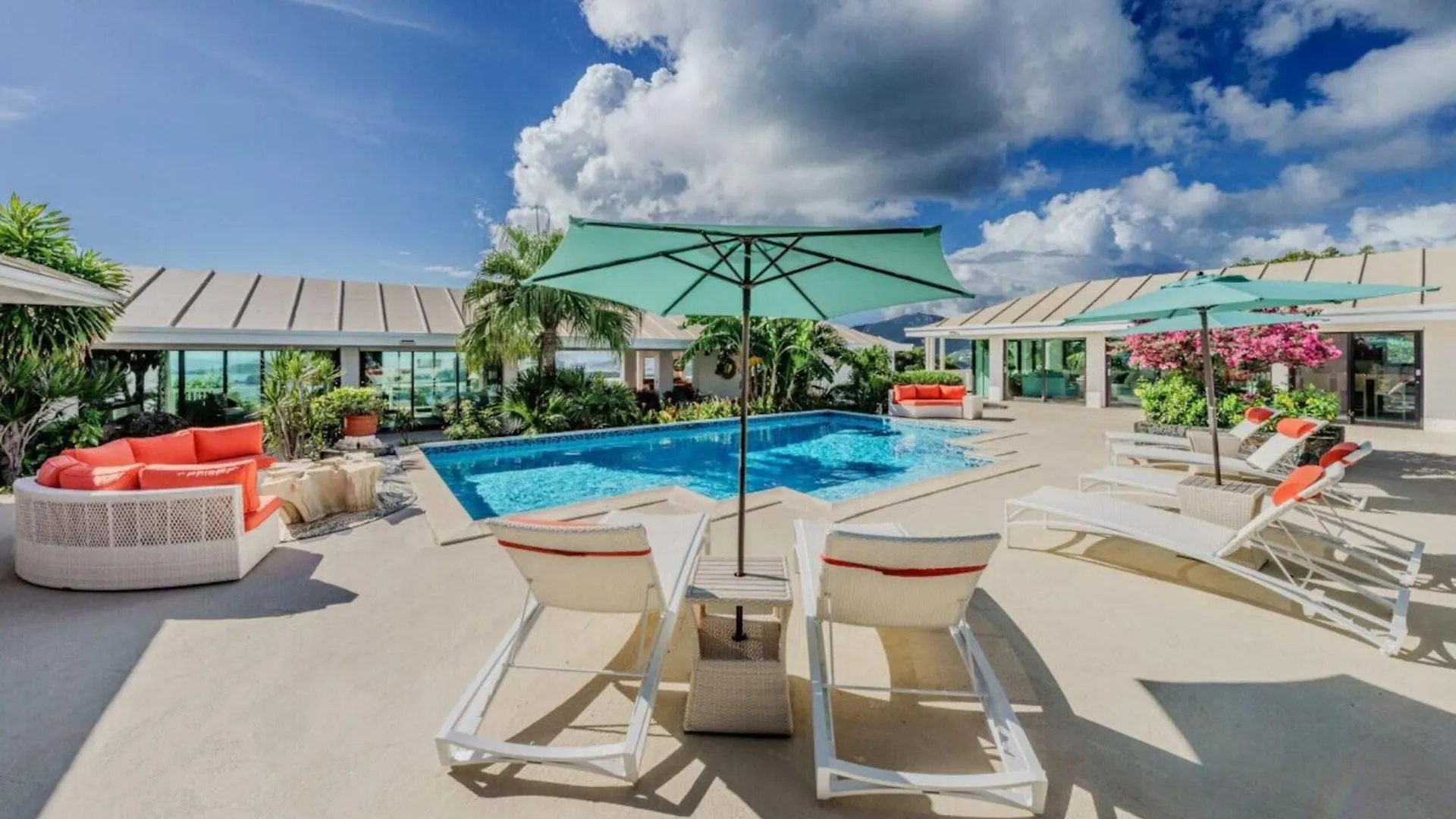 Royal Villa With A Huge Swimming Pool Cowell Battery Holiday home