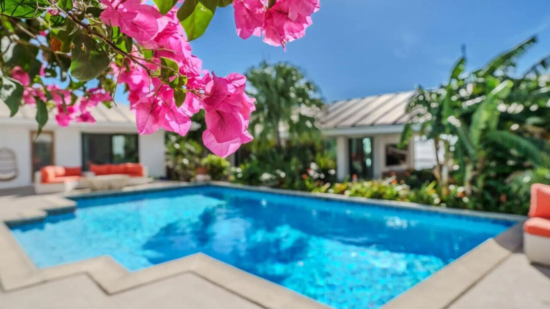 Royal Villa With A Huge Swimming Pool Cowell Battery